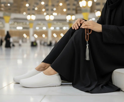 جزمة العمرة ابيض