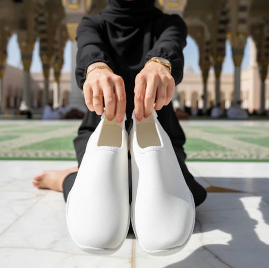 جزمة العمرة ابيض