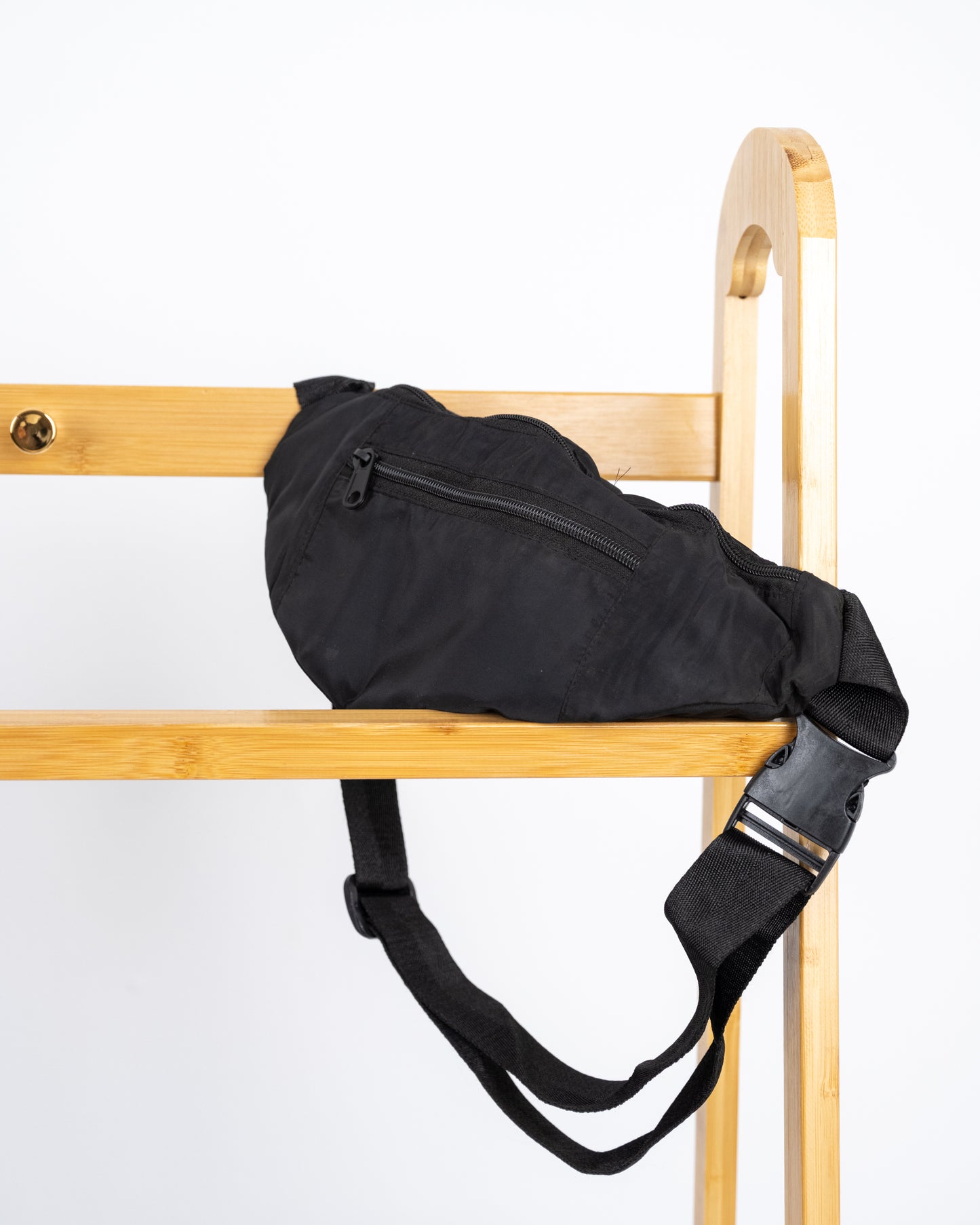 حقيبة خصر بسحابات متعددة